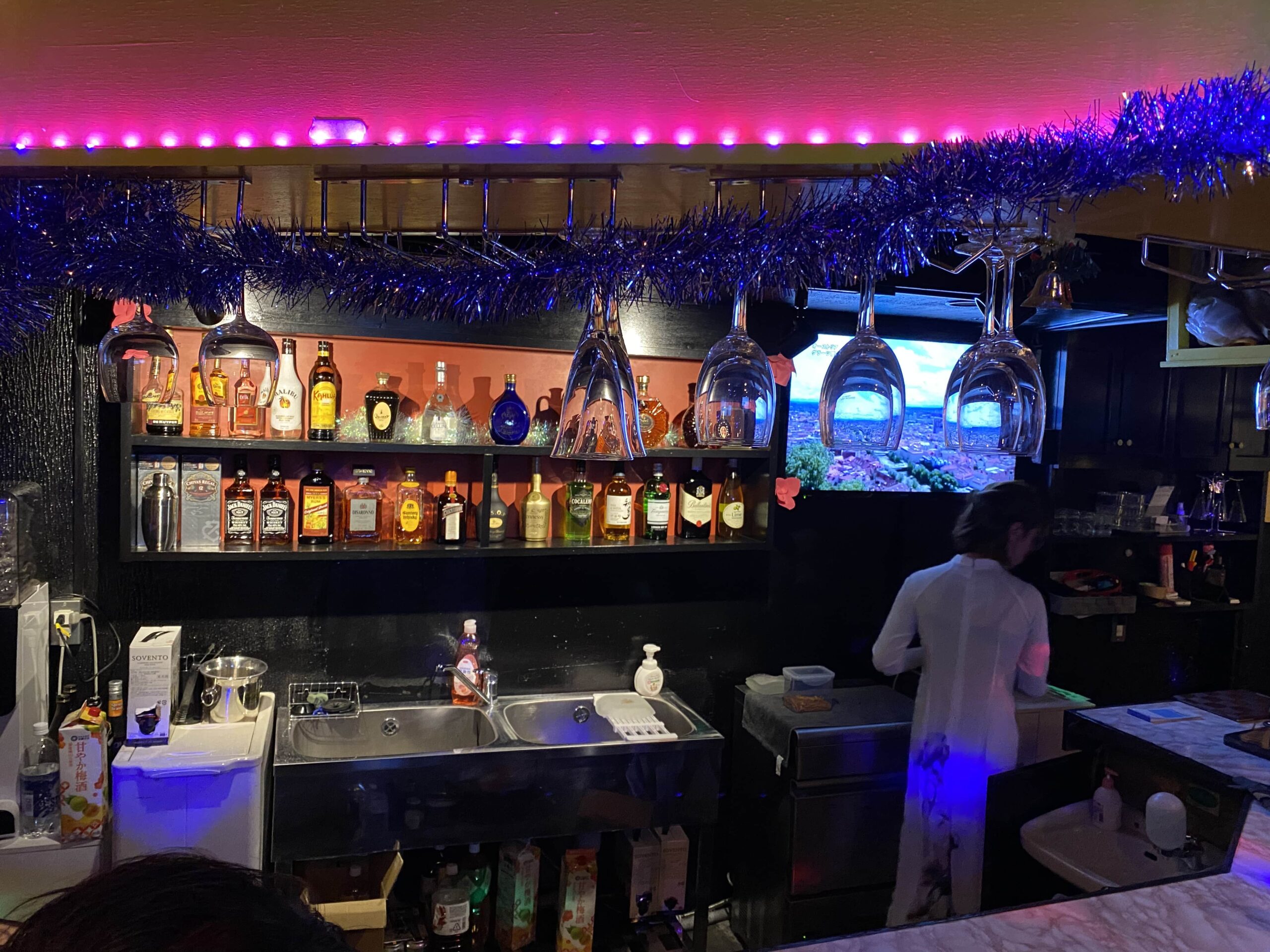Bar Royal ベトナムバー 東京 赤羽 ベトナム美人と飲める店 アオザイバー ガールズバー特集